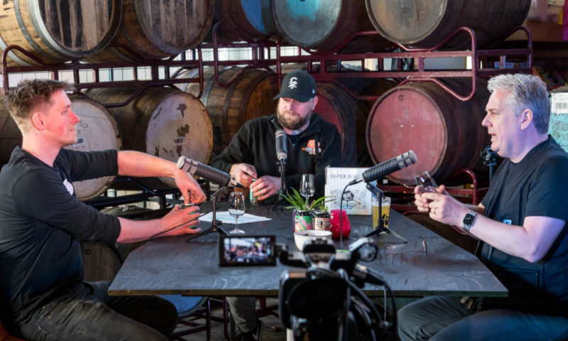 Roel van Frontaal, Ferry van Beer Geeks en Thomas Acda proeven bier
